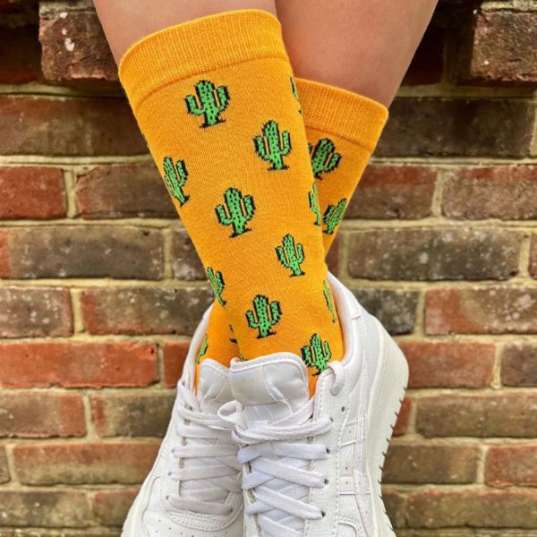 SWOLE PANDA - CACTUS BAMBOO SOCKS - DAMEN SOCKEN MIT KAKTEEN - YELLOW