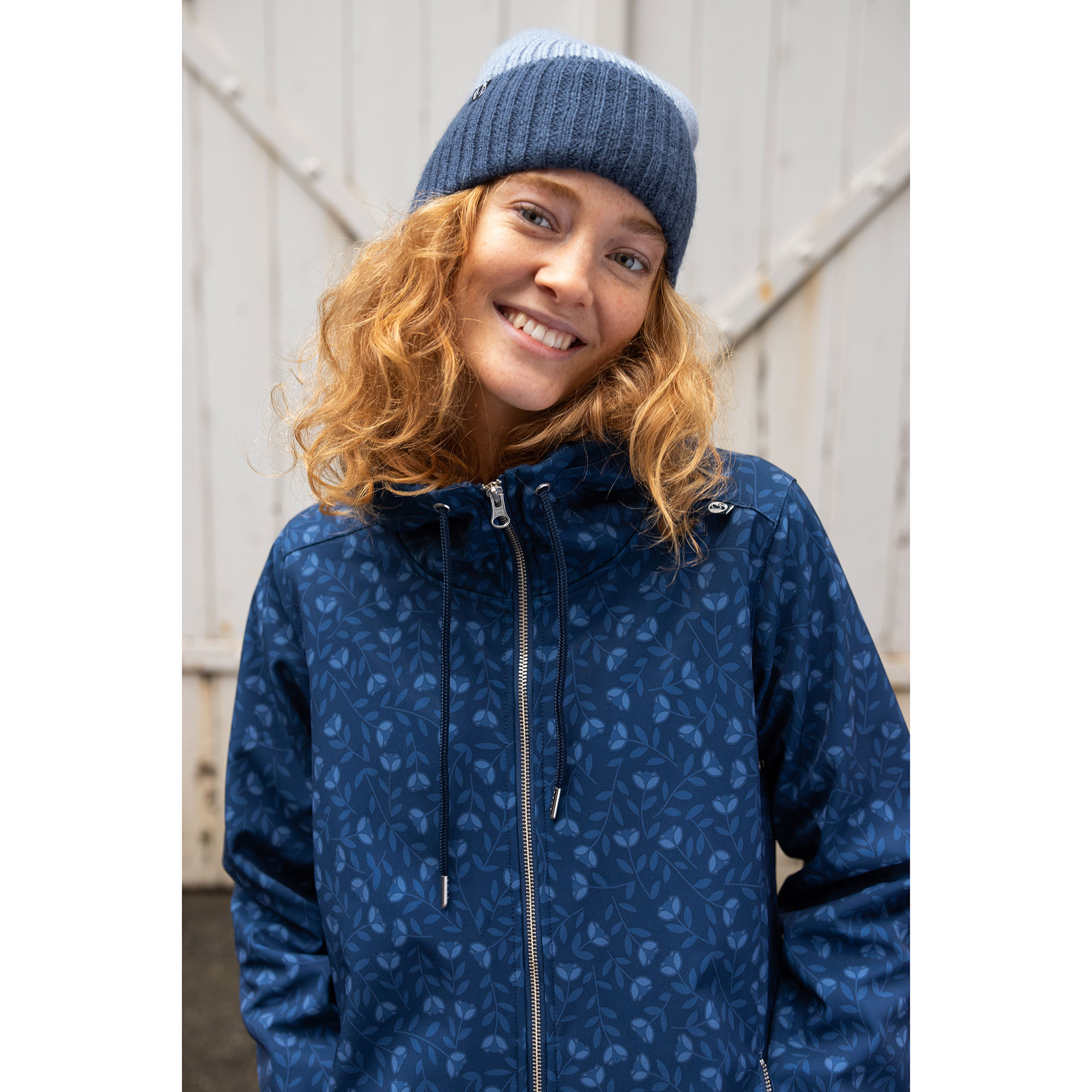 DANEFAE DANEJANE SOFTSHELL DAMEN SOFTSHELLMANTEL MARINE FLEURIE